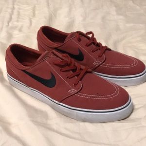 Red Nike Janoskis